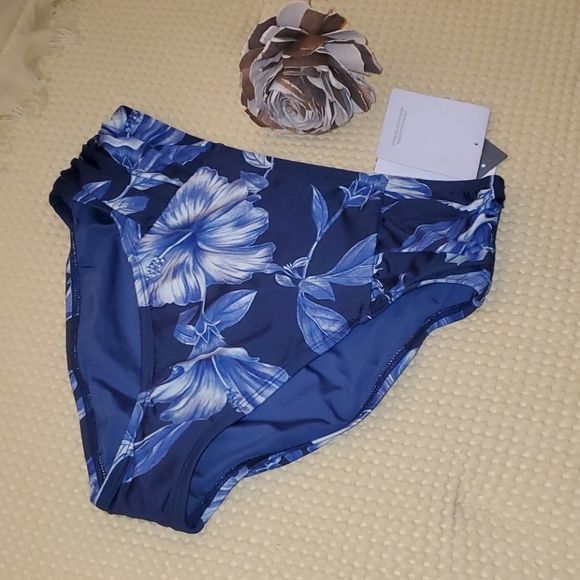 LA BLANCA | Navy Blue Floral Bikini. Sz. 6 - Picture 5 of 12